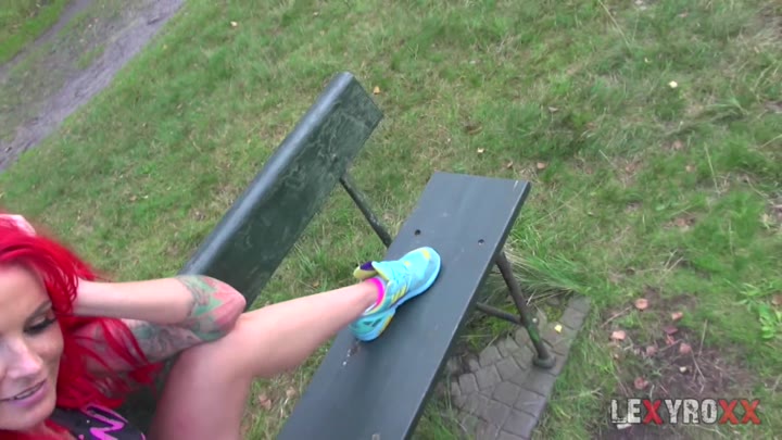 LexyR0xx – Eiskalt Fremdgefickt – Danach bekam sie die Fotos direkt auf ihr Handy