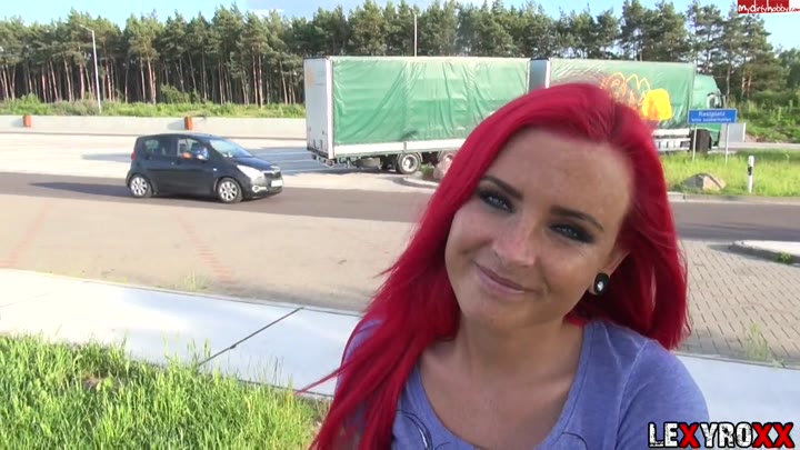 LexyR0xx – Ungeschuetzter Parkplatzsex – Das Spiel mit dem Risiko