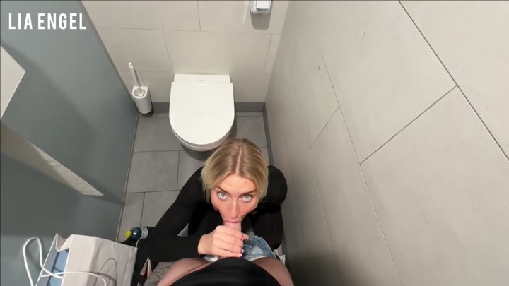 LiaEngel – FLUGHAFEN – Erkannt & abgeschleppt – Ficken statt fliegen