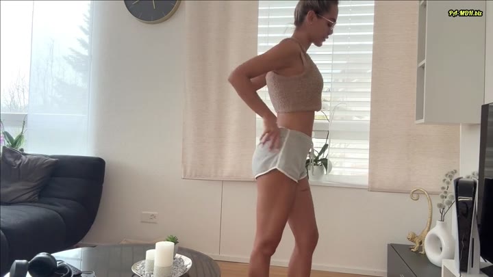 Lina_Rosee – Ist das etwa ein Fehler – Das 1x komplett nackt und jeder kann es sehen