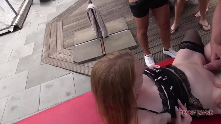 Penny-Payne – Outdoor Sperma und Fotzen Gangbang