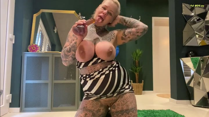 SteffiBlond – I NEED BOTOX – Hilfe Spritz in meine ungeschminkte mongo fresse