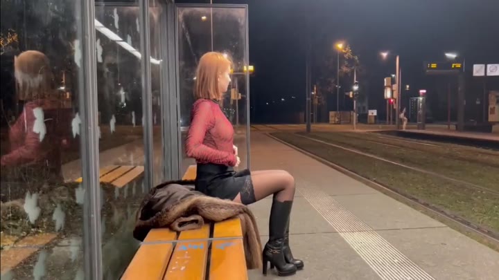 D0llydyson – Ich muss dringend mal und keine Toilette ist in der Nähe