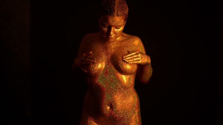 EllyNora – Golding Elly
