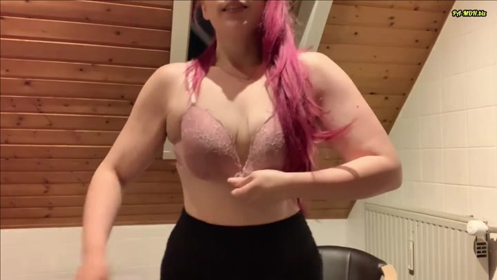 Emilia-Zucker – Was hab ich nur gemacht – Jetzt kann jeder meine BRÜSTE sehen