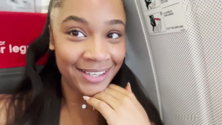 Flora_Farrell – Mutprobe – Ich lass mein Toy im Flugzeug von einem Fremden steuern