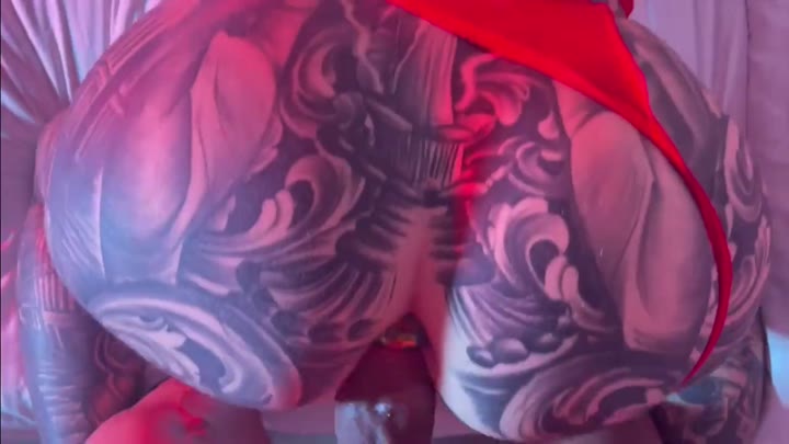 InkedLorena – ANAL MIT XXXXL-SCHWANZ und SQUIRT