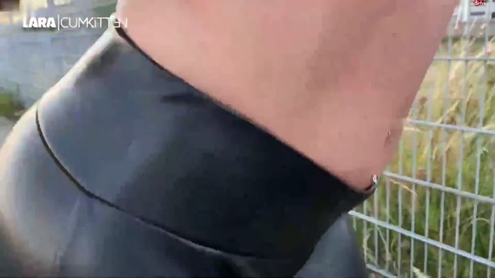Lara-CumK!tten – Bubble Butt – Hobbyhure In Leggings von der Strasse gefickt