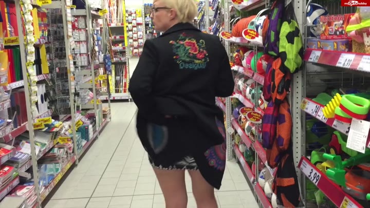 LUXUSLOLA – MUTPROBE – SUPERMARKT MUSCHI MIT GURKE BEARBEITET