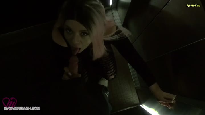 Maya_Ma!bach – Heimliches Date im Aufzug gefickt