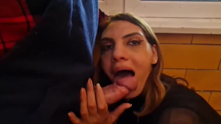 Mila-Hase – Partyfotze auf dem Männerklo – Die Feiern, ich Blase