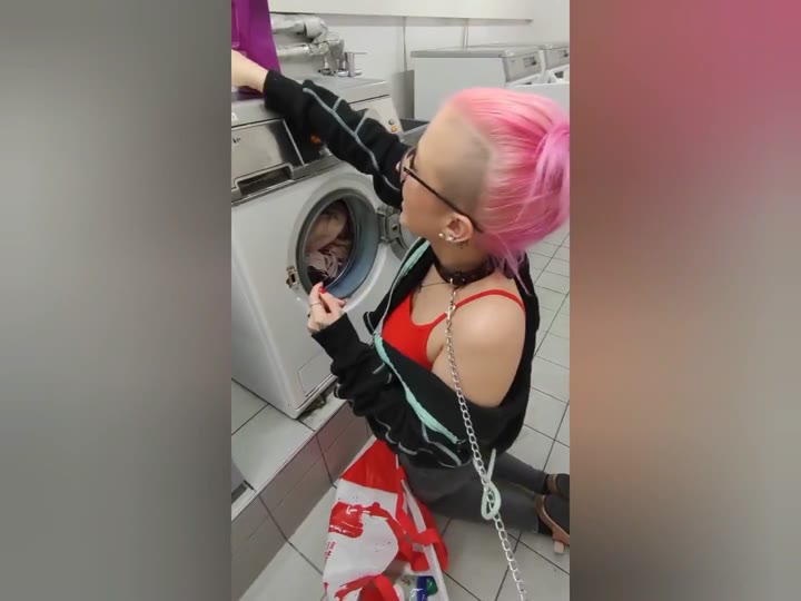 Nik4-Venus – Wow – Einfach blank gezogen im Waescheraum