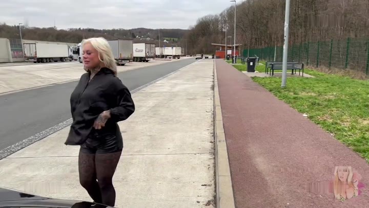 SteffiBlond – DIRTY Rastplatz Piss – Leck mein nasses Fötzchen