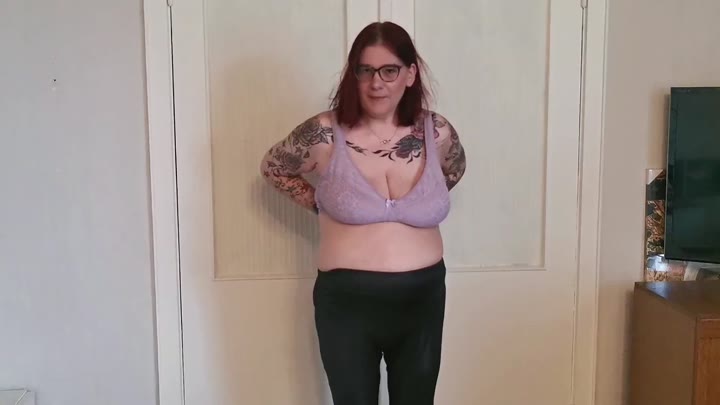 SunnyMoonshine – Wenn das die Nachbarn wüssten – Mein erstes mal komplett NACKT im Internet