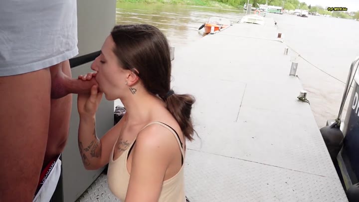 Young_Devil_2002 – Vom Hafenmeister eine Gesichtsmaske bekommen