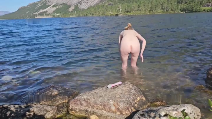 Bikergirl_97 – Perverser beobachtet mich im See