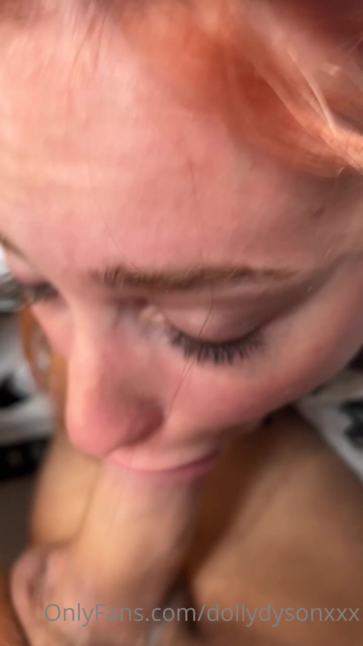 D0llydyson – Sperma hart aus dem Schwanz geblasen Short