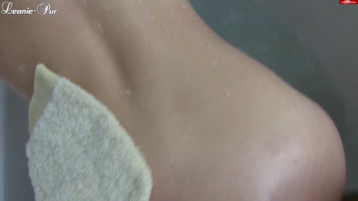 Le0nie-pur – Peinlich xD Angetrunken mit Kumpel in der Badewanne