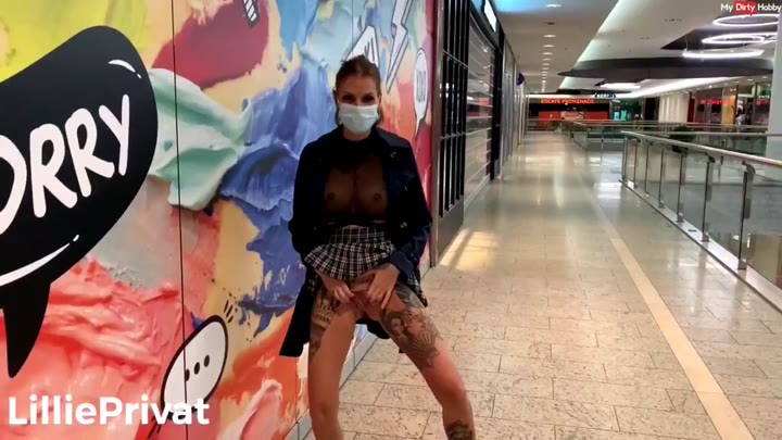LilliePr!vat – Creampie Walk im Einkaufcenter – Zum naechsten Stecher