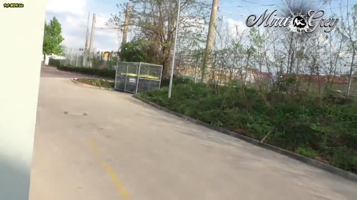 Mira-Grey – Öffentliches Sperma Gesicht