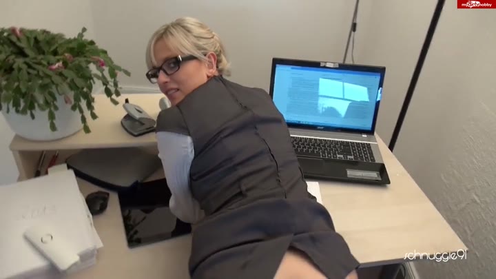 schnugg!e91 – Perverser Bueroalltag – Und ploetzlich…Bam