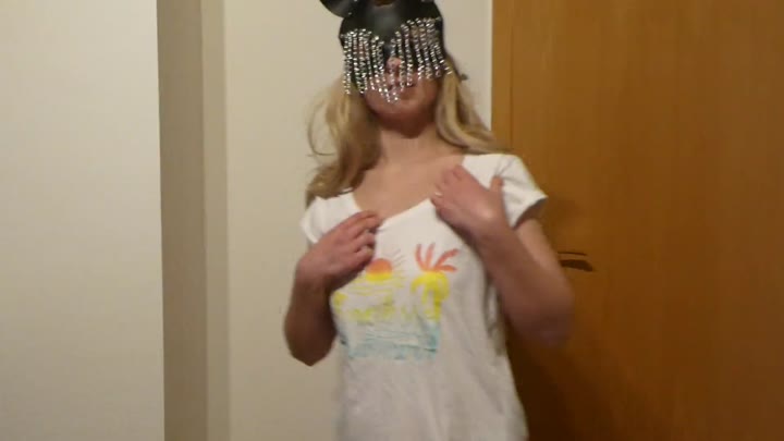 Secret-MiaToy – Wenn das meine Familie erfährt – Zum 1x meine Brüste gezeigt