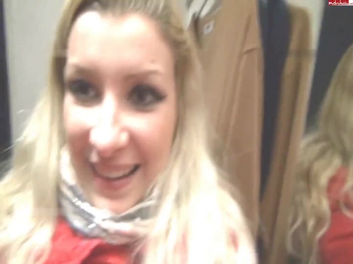 Teeny-Winnie18 – PISSEN IN UMKLEIDEKABINE ABER AUF WAS UNCUT