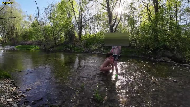 Kinky_Val – Outdoor geil geworden und direkt erwischt