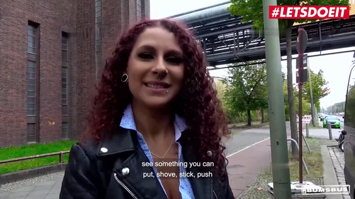 Mara-Martinez – Die sexy MILF erwartet eine Hardcore-Fahrt mit dem Van Fuck