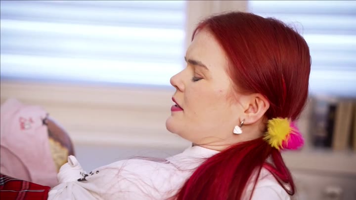 Sweet_MiaMay – Schulmädchen Mia wird gefickt und besamt