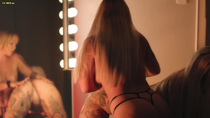 Visit-X – Masturbation Classics – JuicyLou & Cora-Diamond masturbieren um die Wette