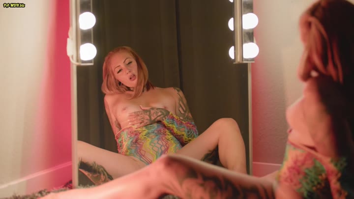 Visit-X – Masturbation Classics – MimiSweet nackt vor dem Spiegel