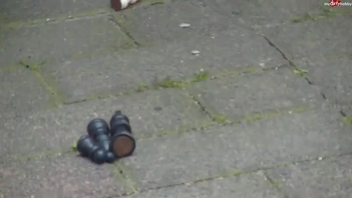 Brandi69 – Crushing vor einem Auto