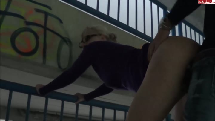 Lara-CumK!tten – Parkhaus Quickie mit Wahnsinns Facial