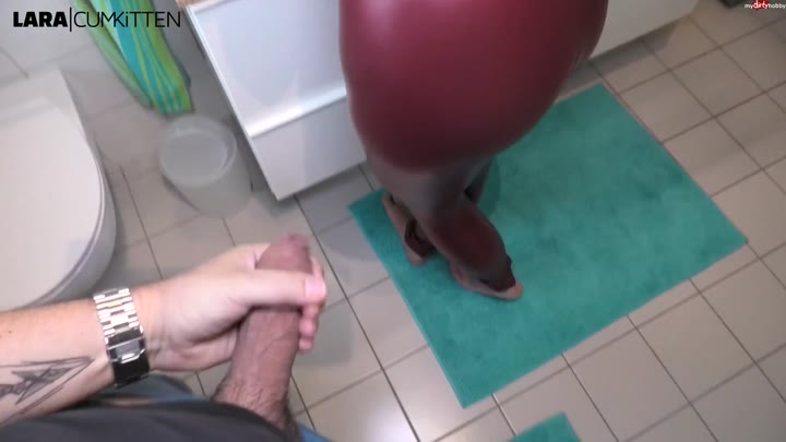 Lara-CumK!tten – Spontan und ungeschminkt – Schluck Luder vom besten Freund gefickt