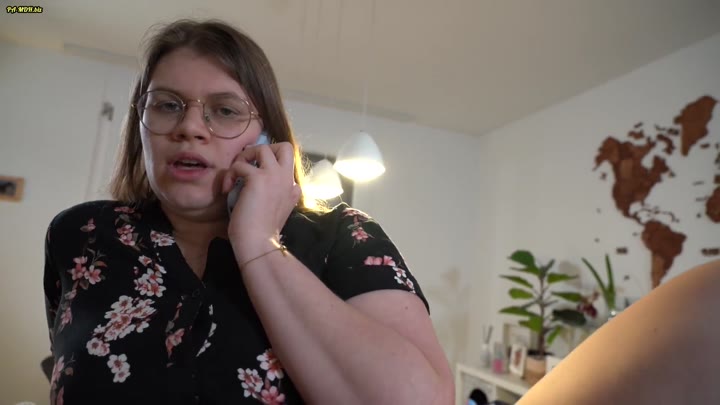 Lina_L0ve – Wenn sie das wüsste – Von Stiefbruder abgegriffen und AO gefickt während unserem Telefonat