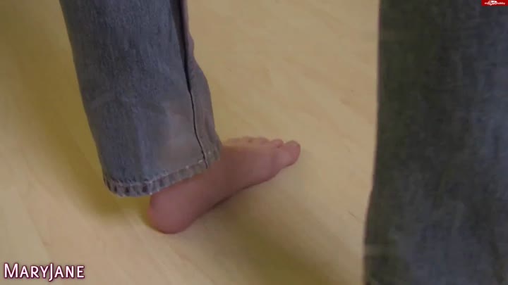 Mary–Jane – Neue Jeans eingepisst