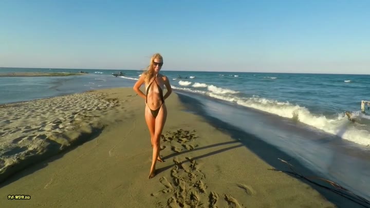 VivianVii – Beachlife