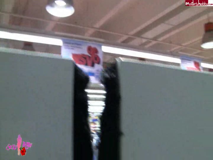 Amy5tarr – Im Einkaufscenter gefickt – Public Spermawalk