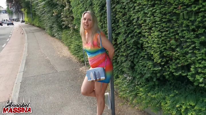 AnnabelMassina – Ferngesteuerte Orgasmuskontrolle durch die Stadt