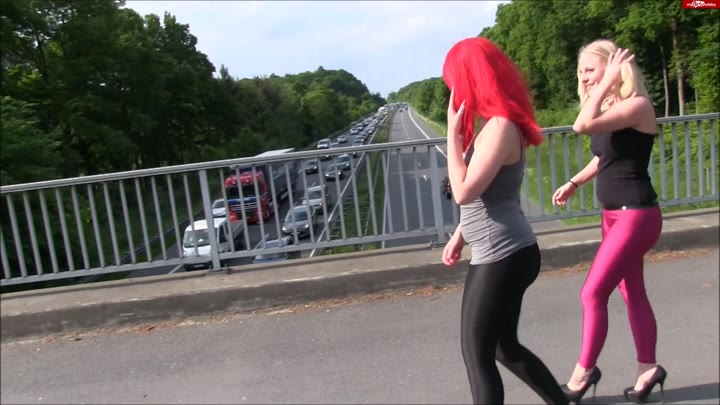 Lara-CumK!tten – Stau Entertainment – Public Flashing rot blond