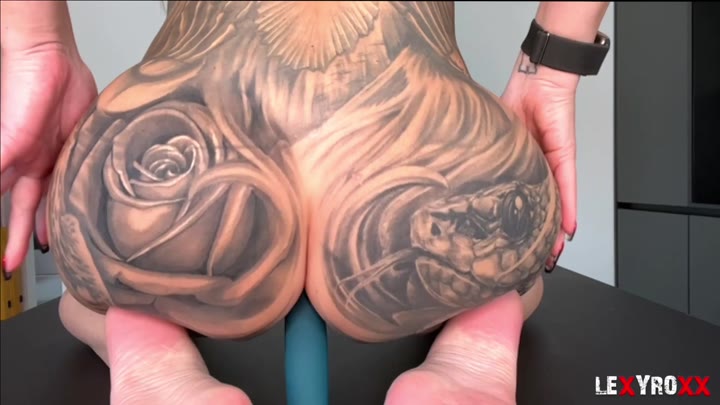 LexyR0xx – Ass to Mouth