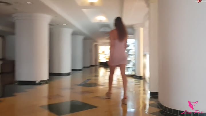 Lia-F0x – Urlaubsfick mit Fan – An der Strandpromenade abgeschleppt