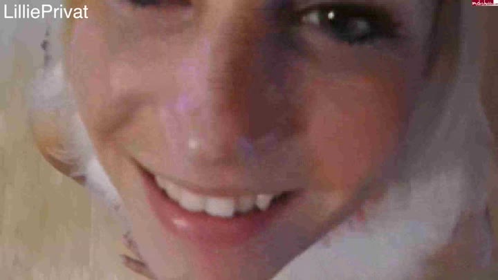 LilliePr!vat – Lillies 1. versautes Tuerchen – Cumshot