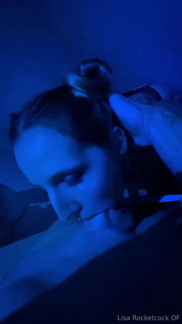 lisa_rocketcock – Backstage auf der Toilette bei einer Kinky Galore Party