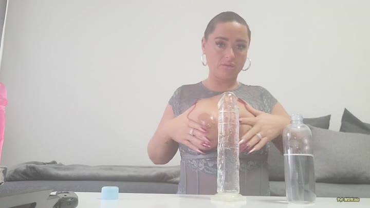 Little_Miss_Swinger – Das könnte dein Schwanz zwischen den riesigen Titten sein