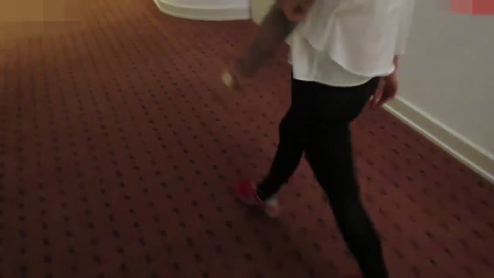 Lucy-C3t – Fahrstuhl-Eskalation – Partynach in Hamburg