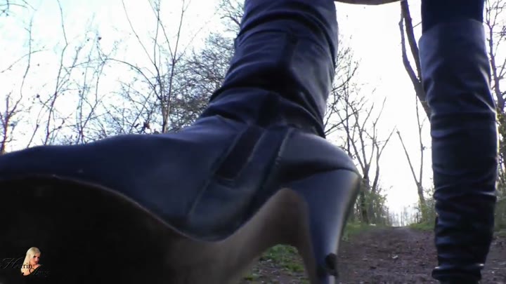 Amy5tarr – Sklavenschwein leck den Dreck von meinen Stiefeln