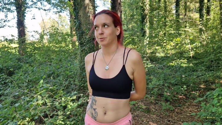Malou_Nu – Wenn der Waldspaziergang länger dauert