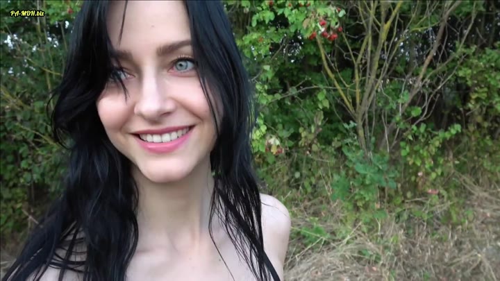 Young-Devotion – Vom Spanner verfolgt und angegrabscht